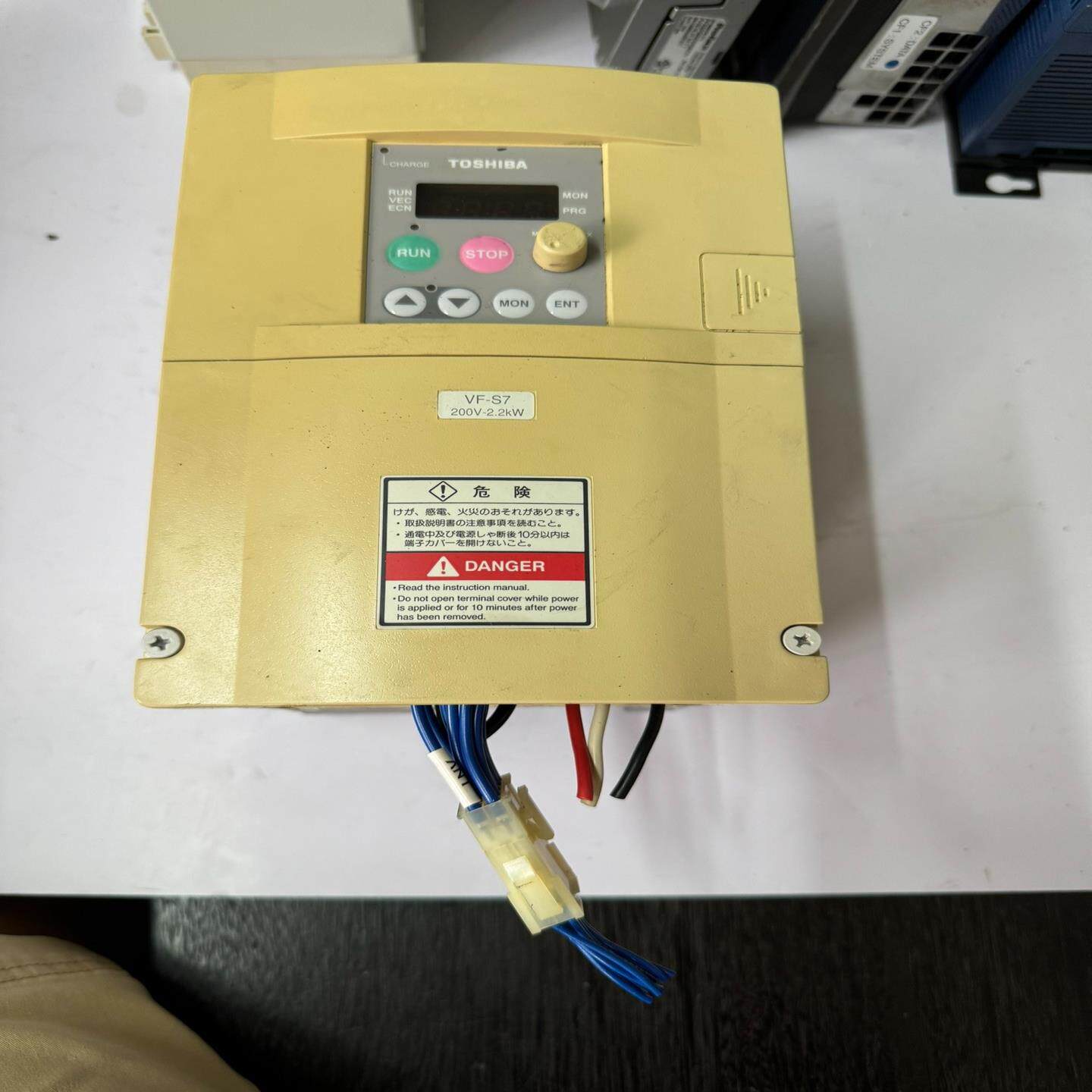 询价东芝变频器VF-S7，2.2KW，200V，VFS7-202