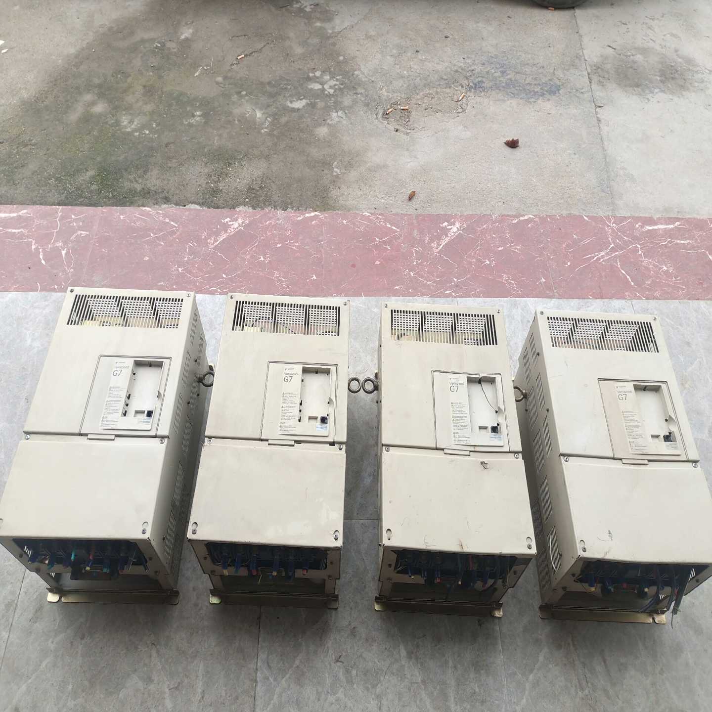 议价安川变频器7I-7400，0，成色如图适用