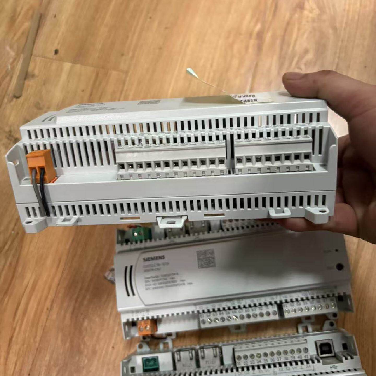 DXR2.E18-101A二手拆机西门子紧凑型DDC房间控制--议价商品