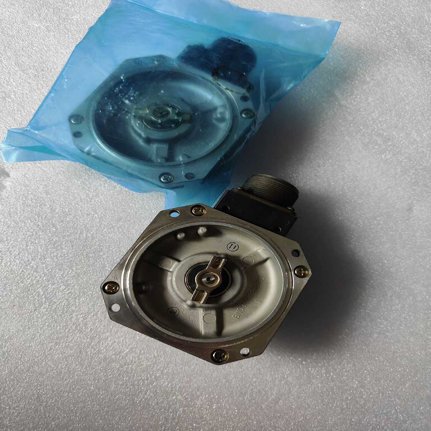 【请询价】三菱编码器0SA18-130一个全新未拆封一个拆机件 实物