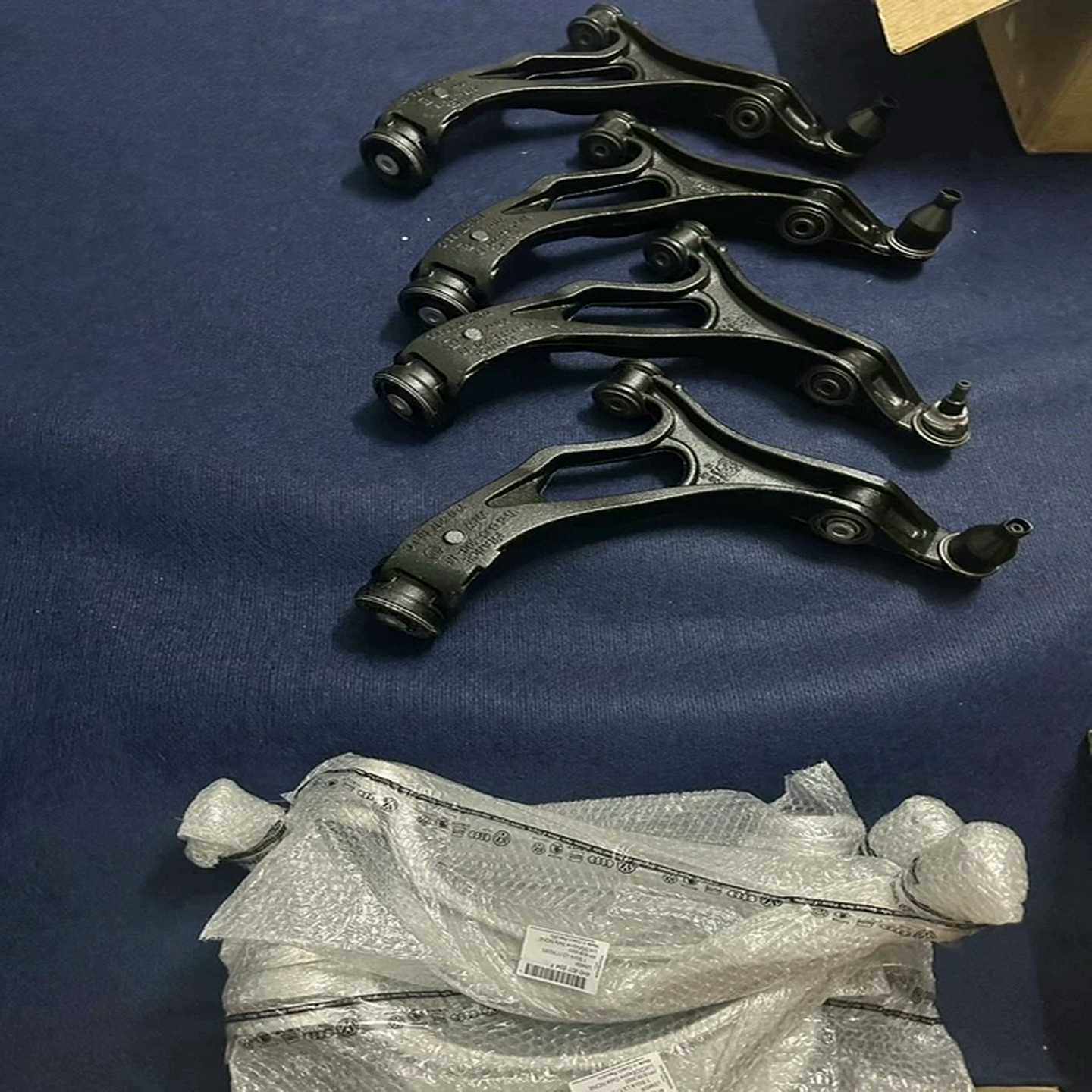 适用于奥迪Q7大众途锐摆臂保时捷卡宴帕拉梅拉上下摆臂支臂三角--