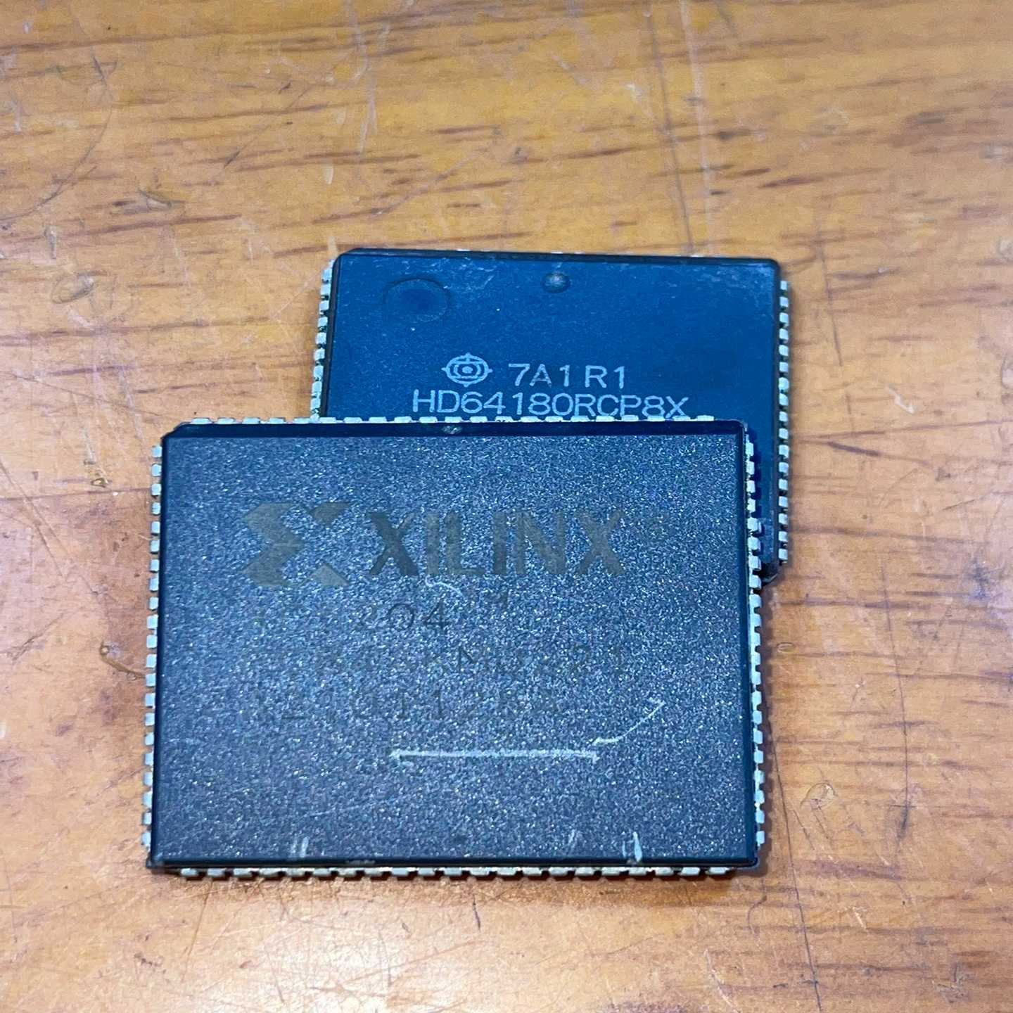 赛灵思PC84AKM0221日立HD64180RCP8X--议价商品