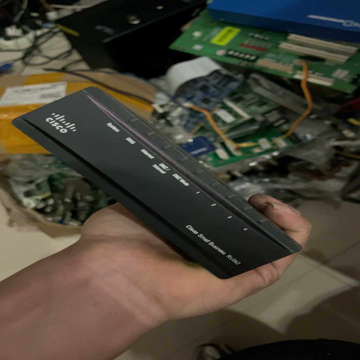 出Cisco思科RV042 4口VPN路由器，二手正品，成色-询价客服