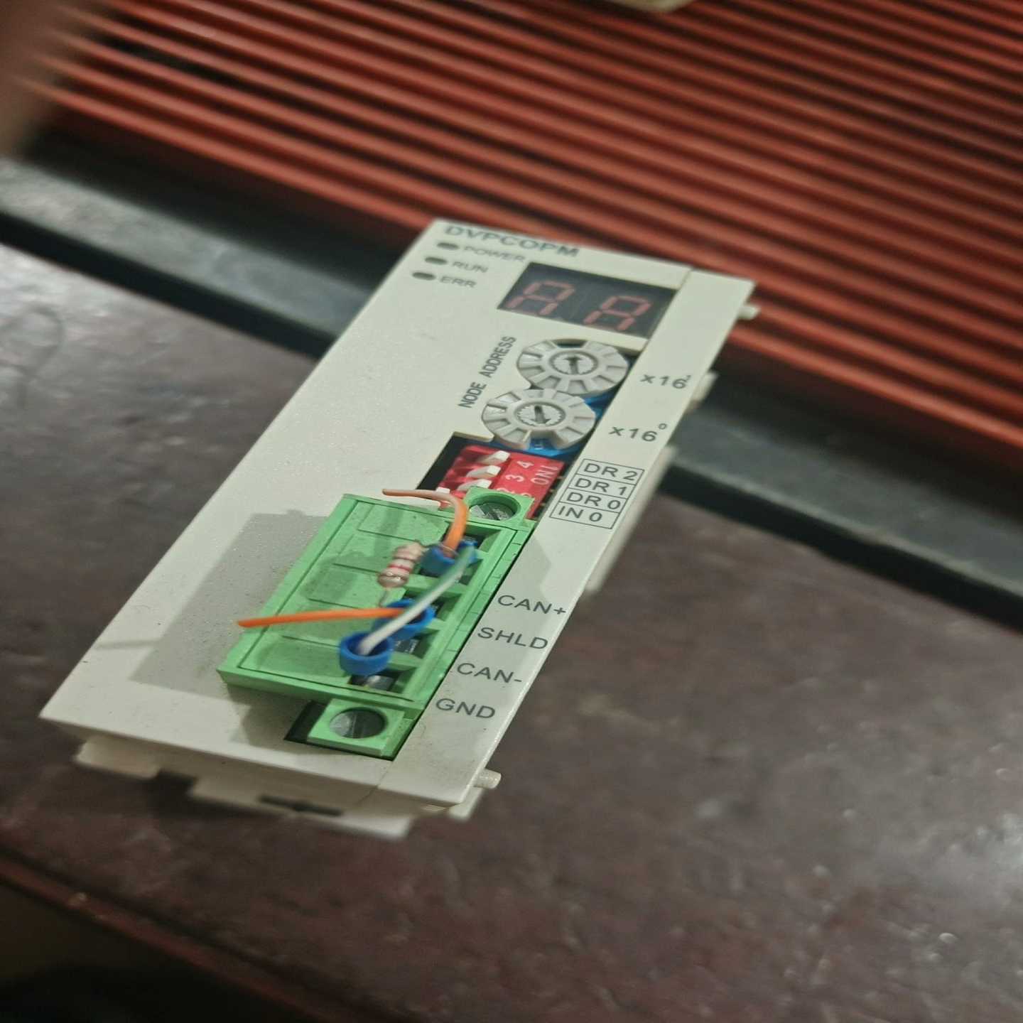 台达plc，dvpcopm-sl，正常拆机下来的。成色非常新--议价商品