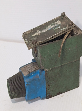 VickersDG4V-3-2A-M-W-B-40阀带Vickers633741线圈