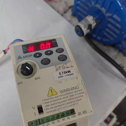 寻台达变频器0.75KWVFD007L21A成色如图功能