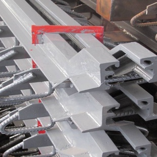 桥梁伸缩缝加工定制D80型F60C40梳齿型钢胶条橡胶支座桥梁伸缩缝