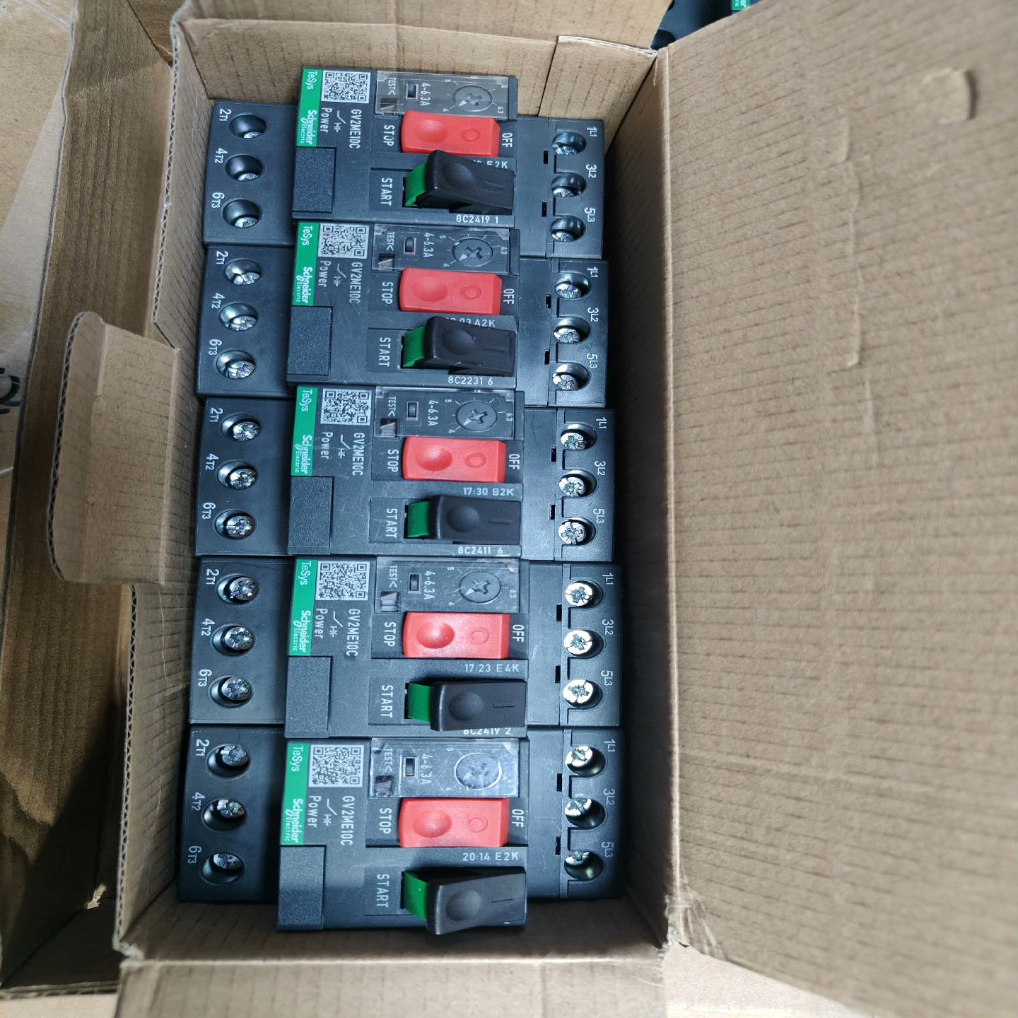 询价施耐德马达保护器GV2ME02C等，正品95新，议价