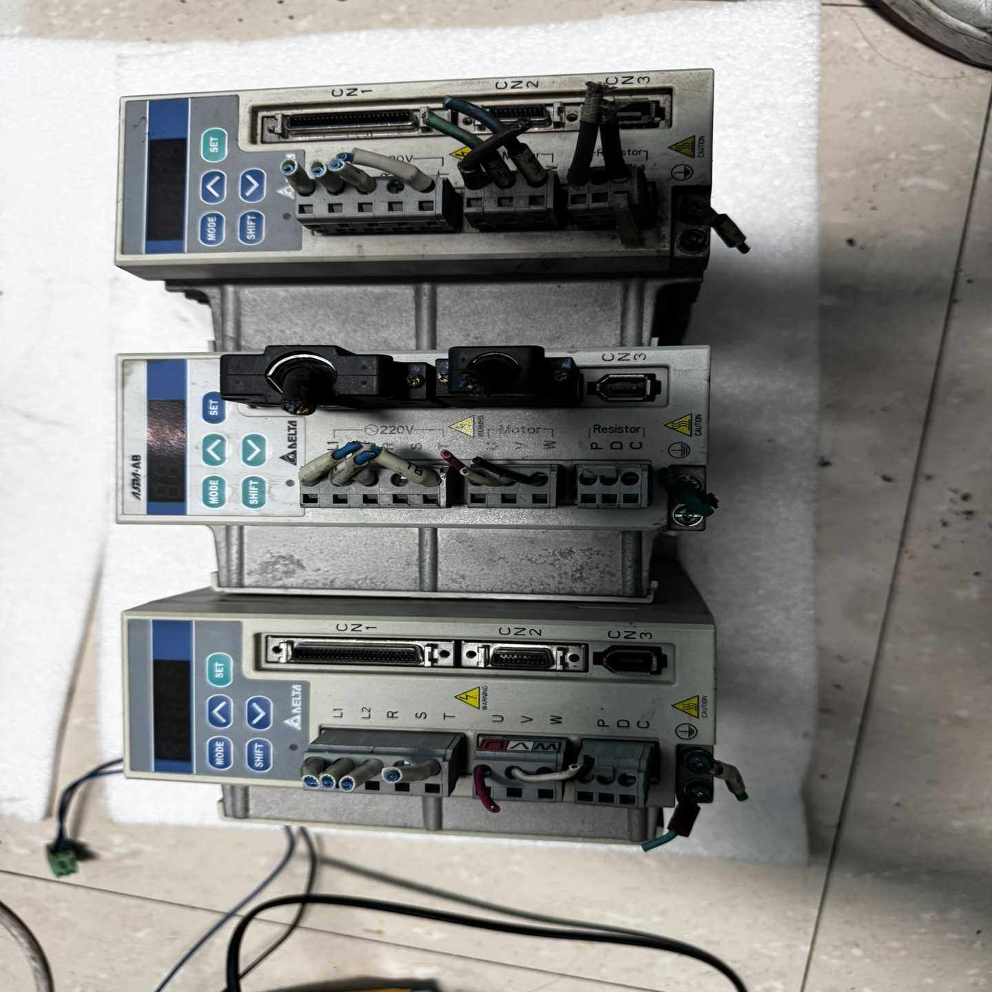 伺服驱动器三台一起出，型号ASD-A0721LA、ASD