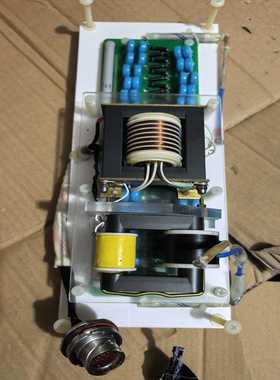 拆机变压器整流板，蓝色陶瓷管整齐排列，线路板完整无损，铁芯和
