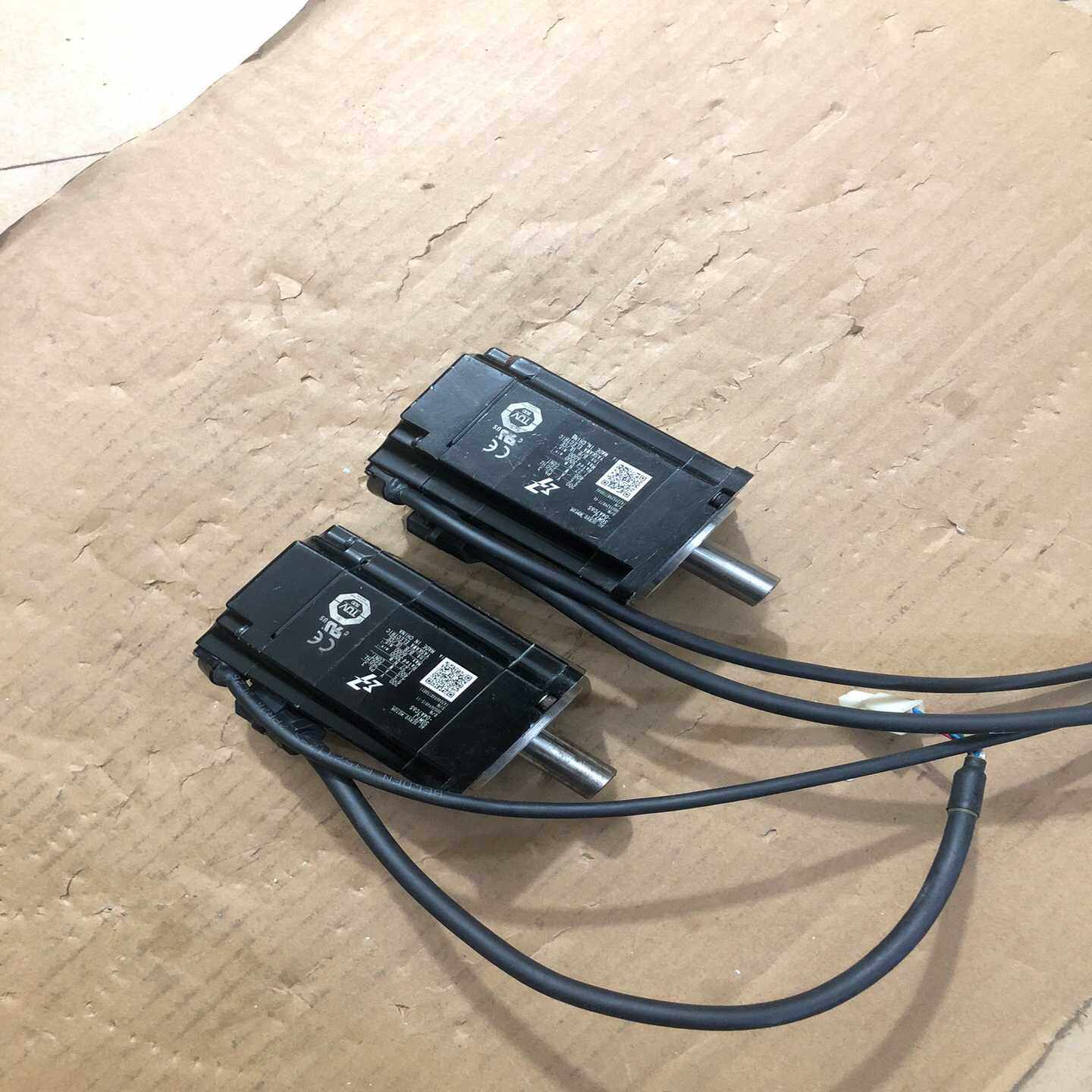 议价安川服，M7J-0476，功能包好，成色如图，标