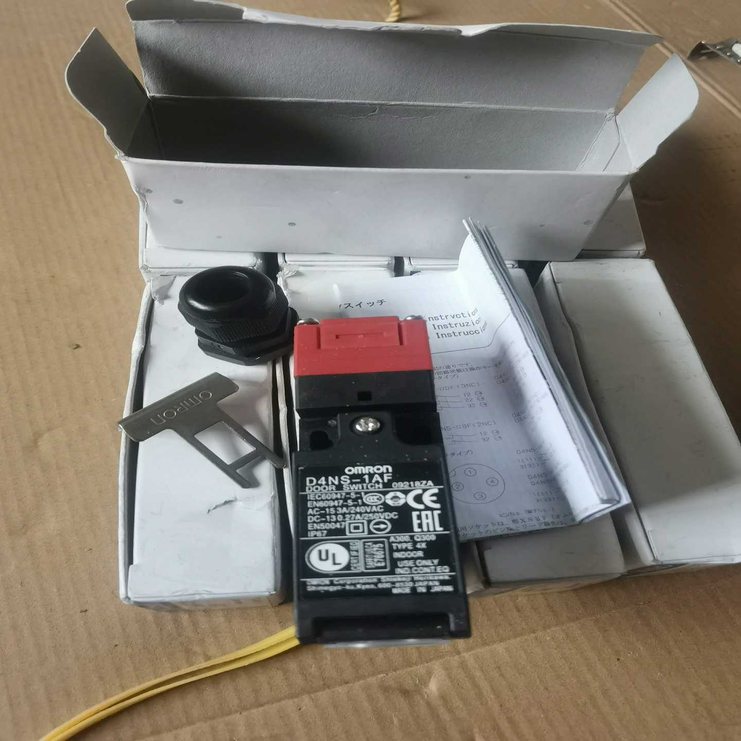 安全门锁 D4NS-1AF~议价