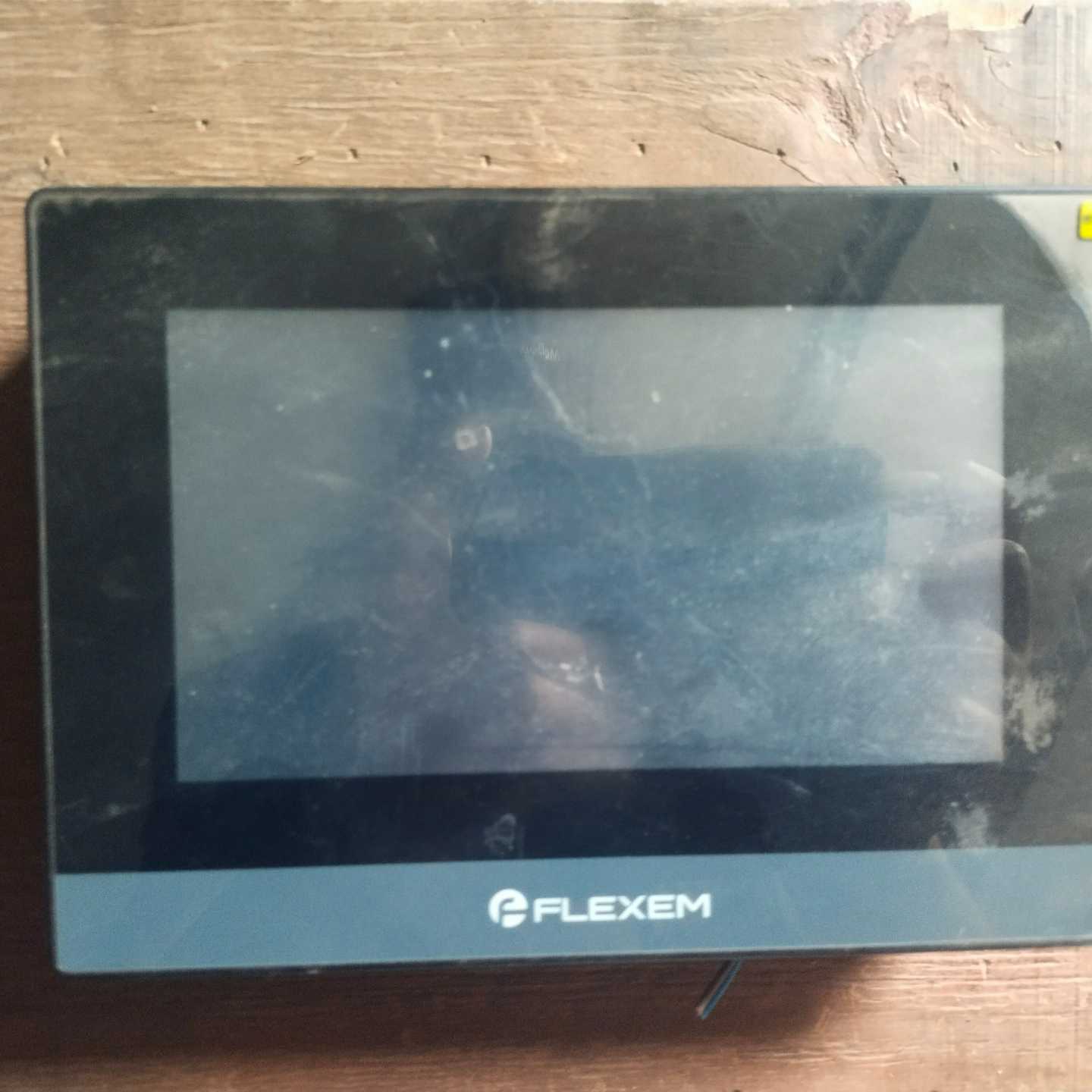 询价FLEXEM繁易触摸屏，型号FE6070C，成色如图，功