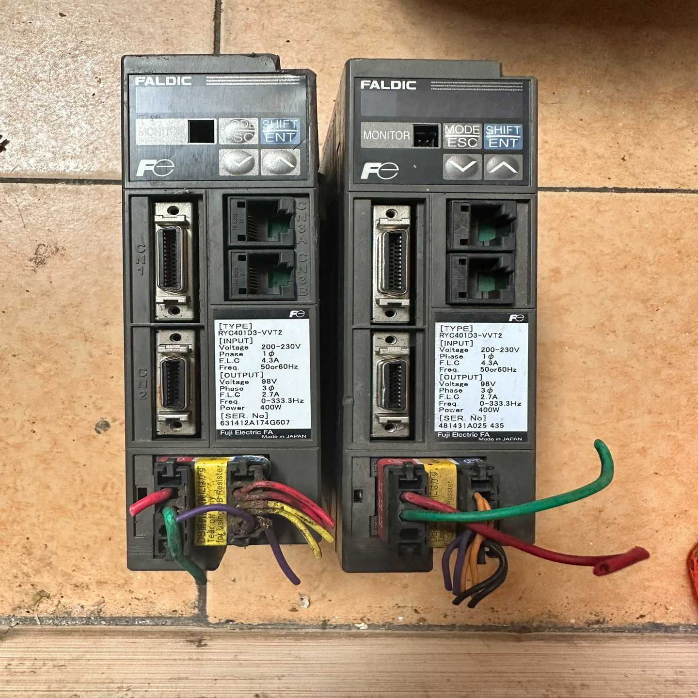两台富士驱动器RYC401D3-VVT2 ,成色如图有需~询价