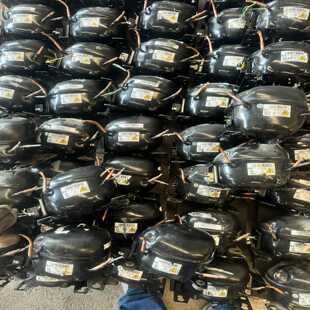 询价~万宝VETZ110L压缩机，大脚，电压230V频率60-22