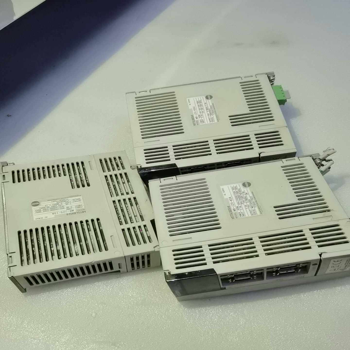 询价~MITSUBISHI MR-J2S-40A 四个 MR-J2