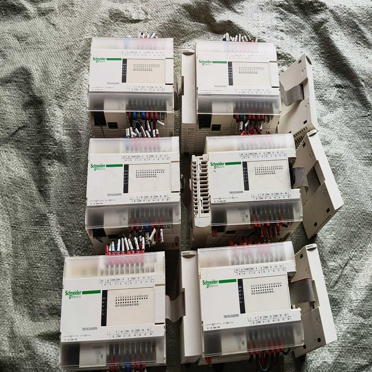 施耐德PLCTM218LDA24DRN模块TM2DOCKN--议价商品