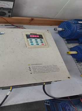 询价蓝海华腾变频器22，V5-422/0L，成色如图，