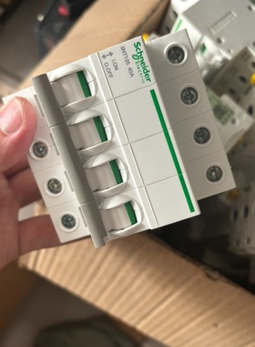 施耐德iINT125隔离开关断路器4P32A40A实物
