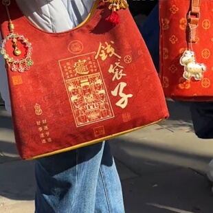 女士包包喜庆新款手提挎包招财吊寺坠拎包钱袋子马年新款红帆布包