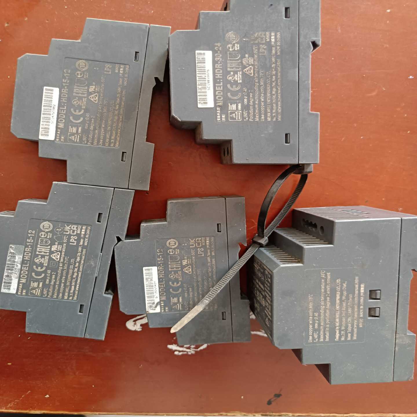 的电源一套HDR-15-12三个DDR-30-24一询价