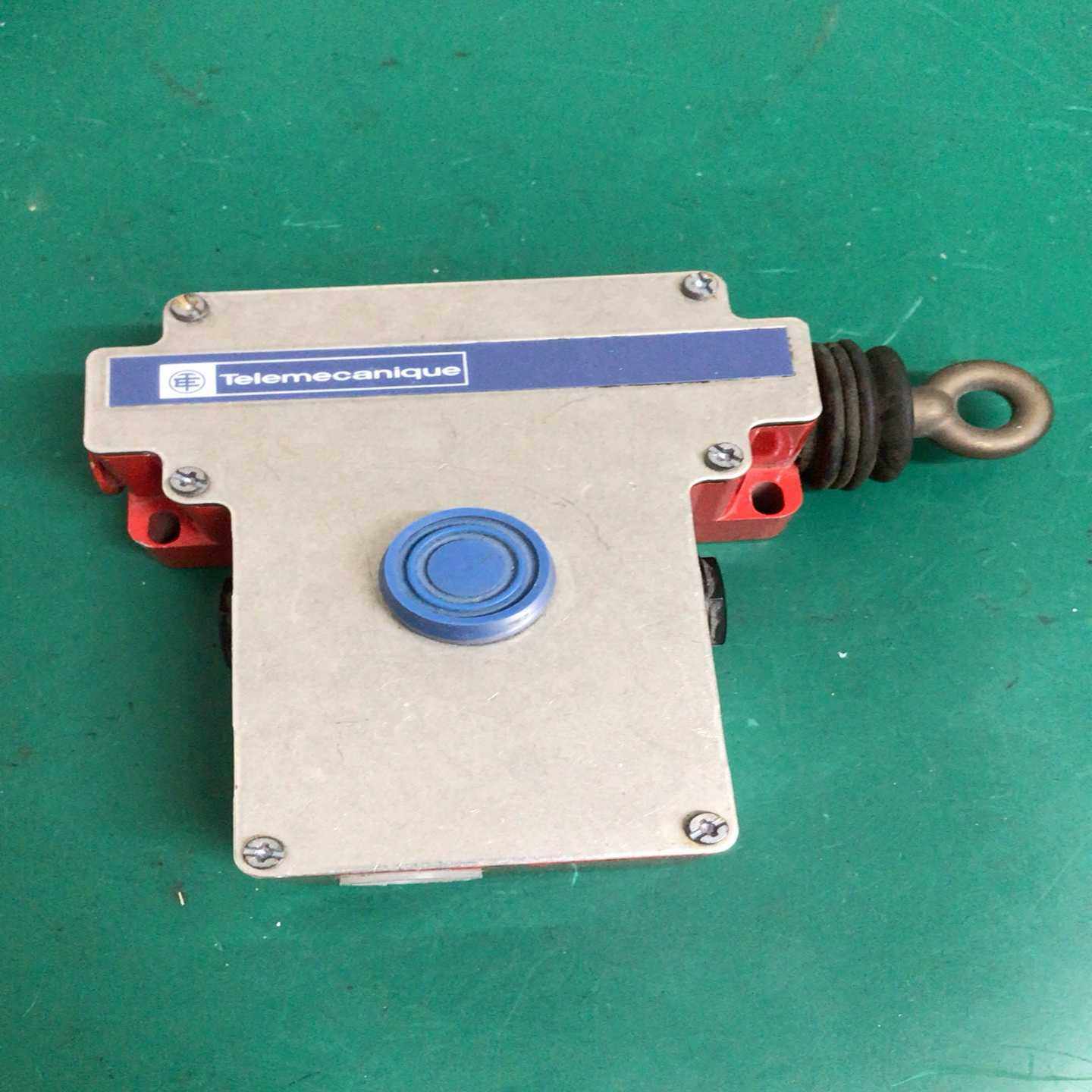 法国施耐德拉绳开关XY2CE1A270现货成色如图功能包--议价商品