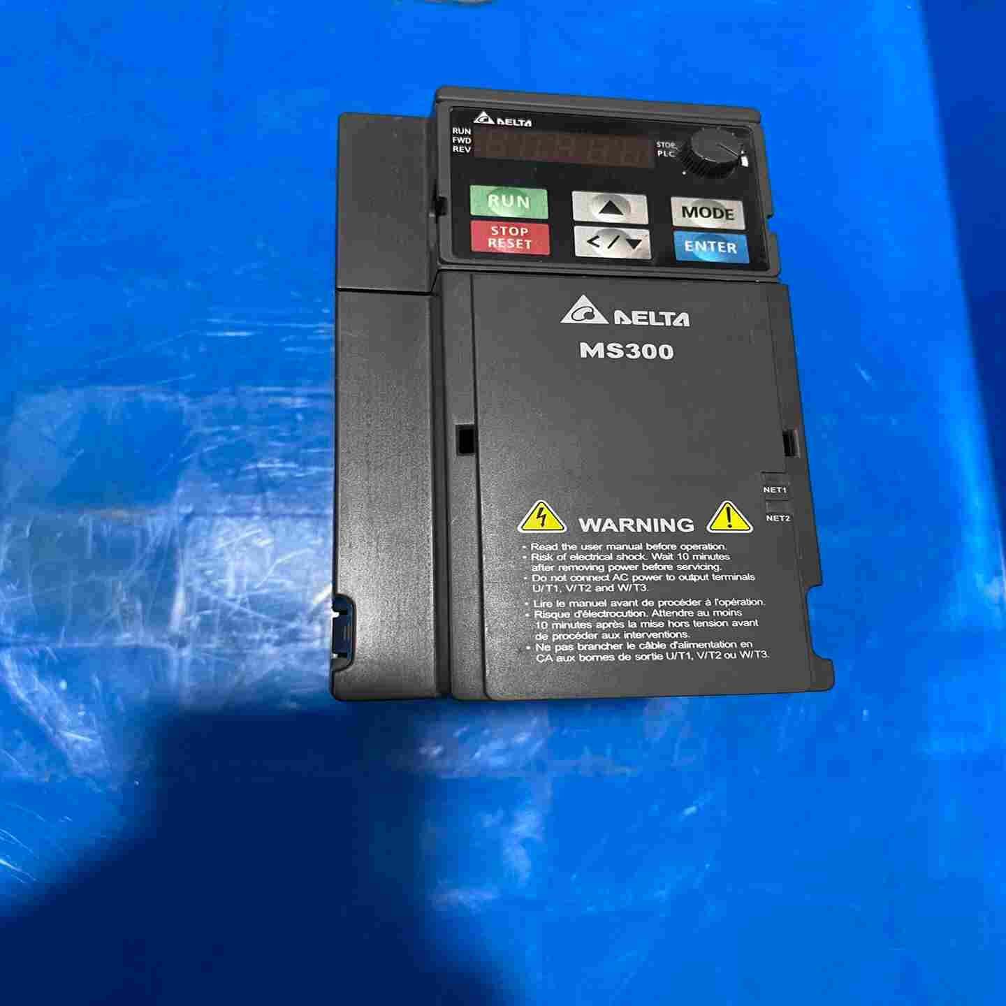 议价产品台达变频器，型号VFD9A0MS43ANSAA，实物图拍摄，