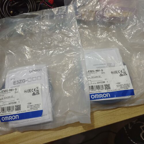 询-E3ZGR81S光电传感器2件