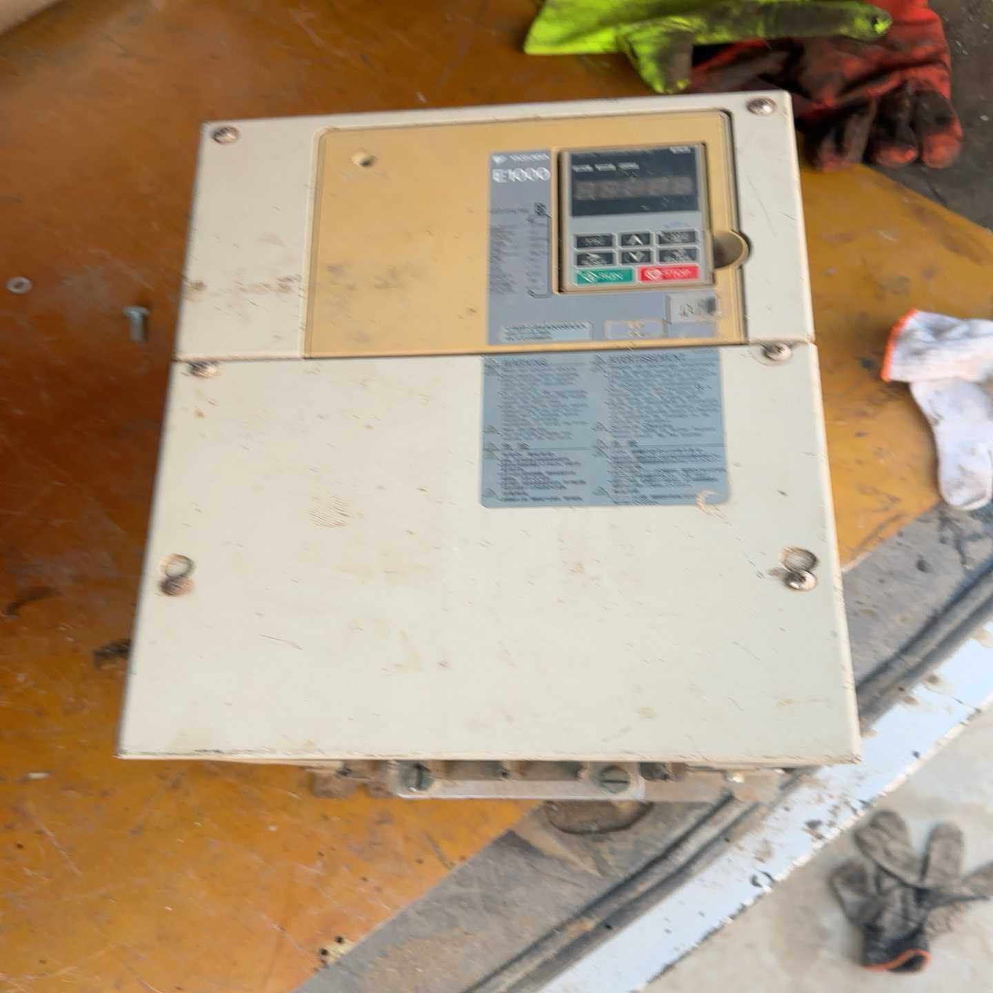 CIMR-EB4A0058AAAE1000变频器