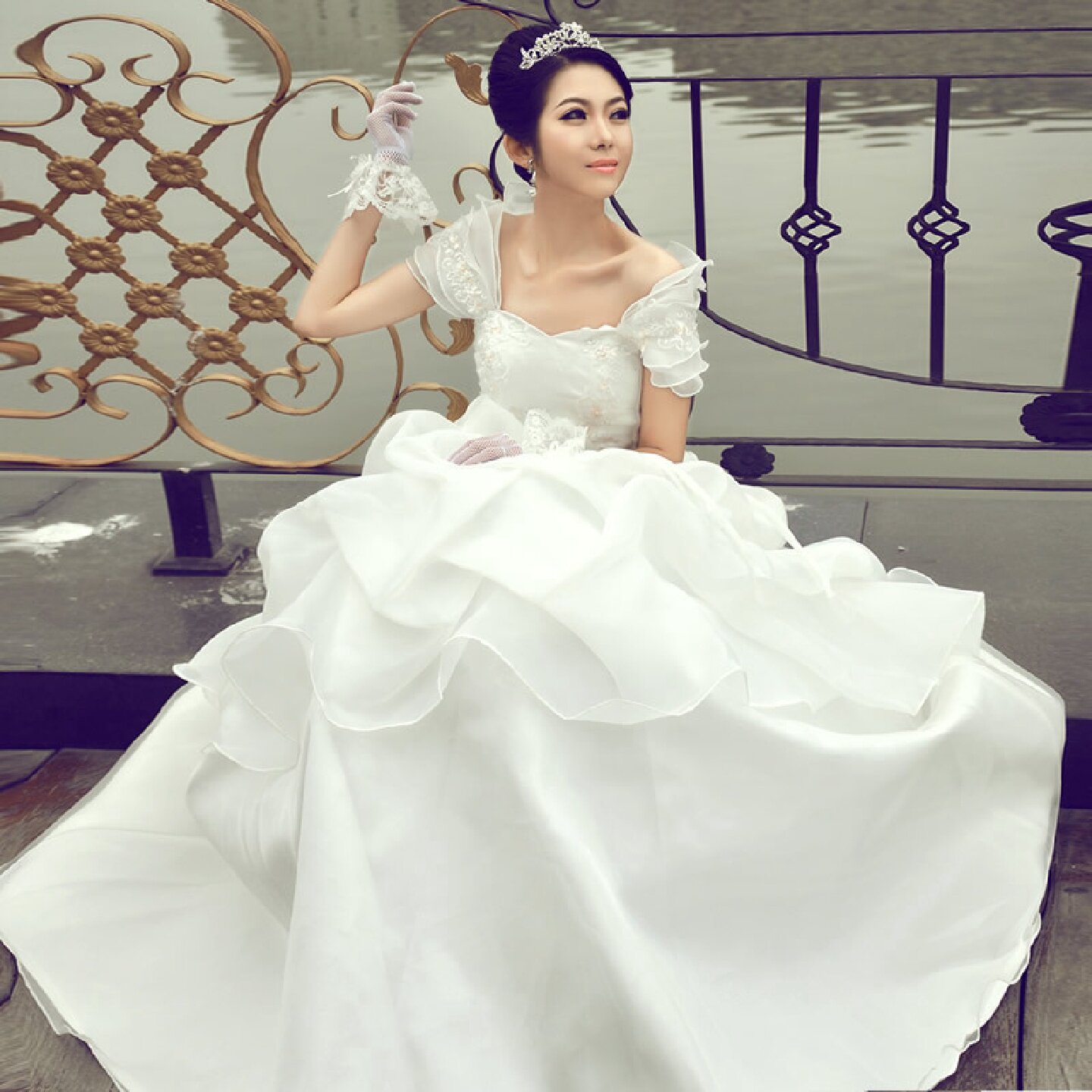 2025新款新娘婚纱礼服奢华齐地抹胸批发婚纱大码胖mm一字肩婚纱