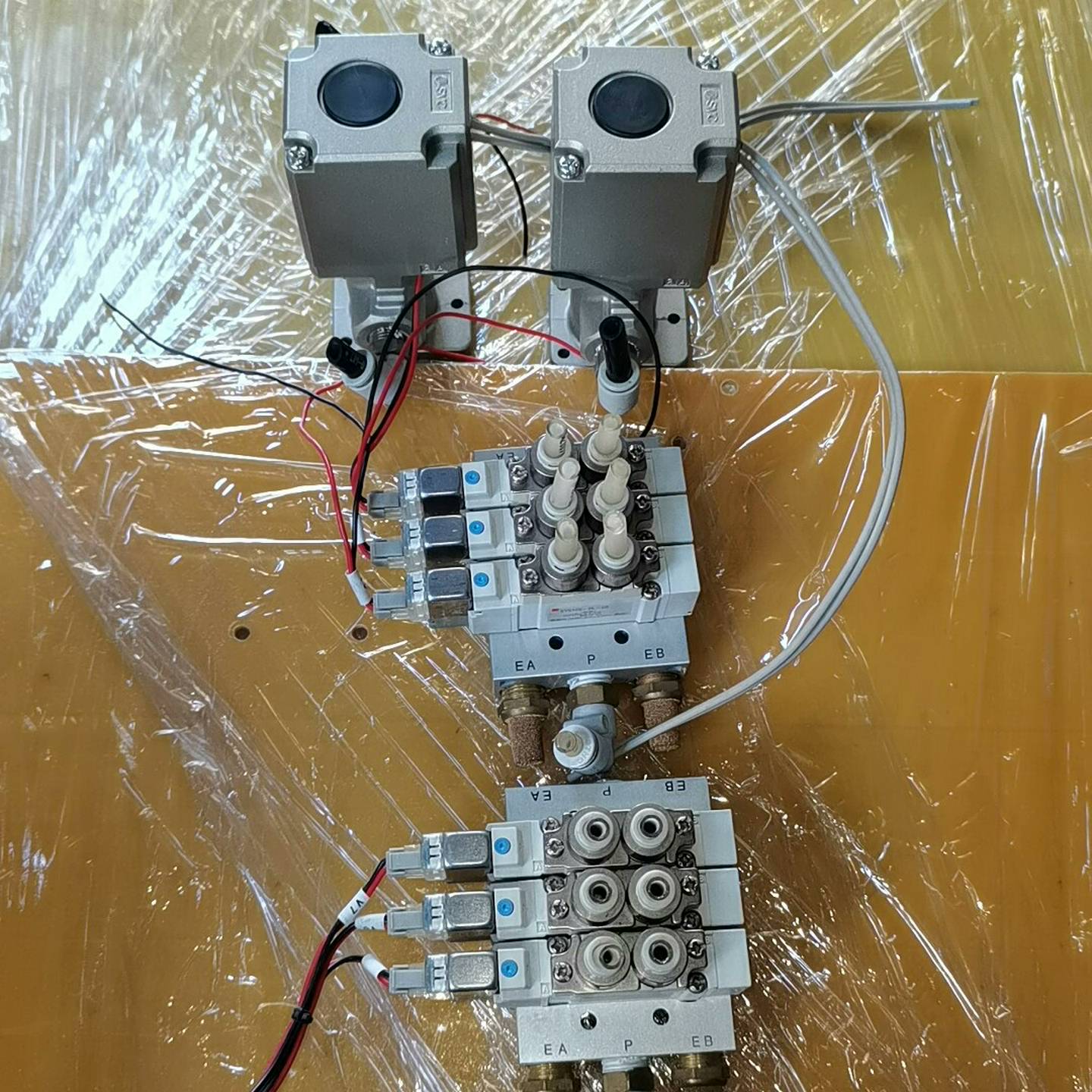 SMC电磁阀SY5120-5L-C6三位一组二十多个VT3;议价