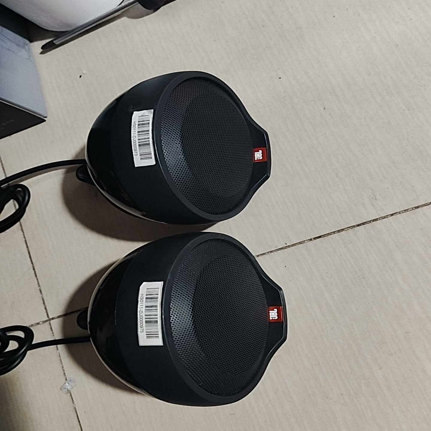 JBL摩托车蓝牙音箱！单边的，成色如图，功能正常，标价为打包--