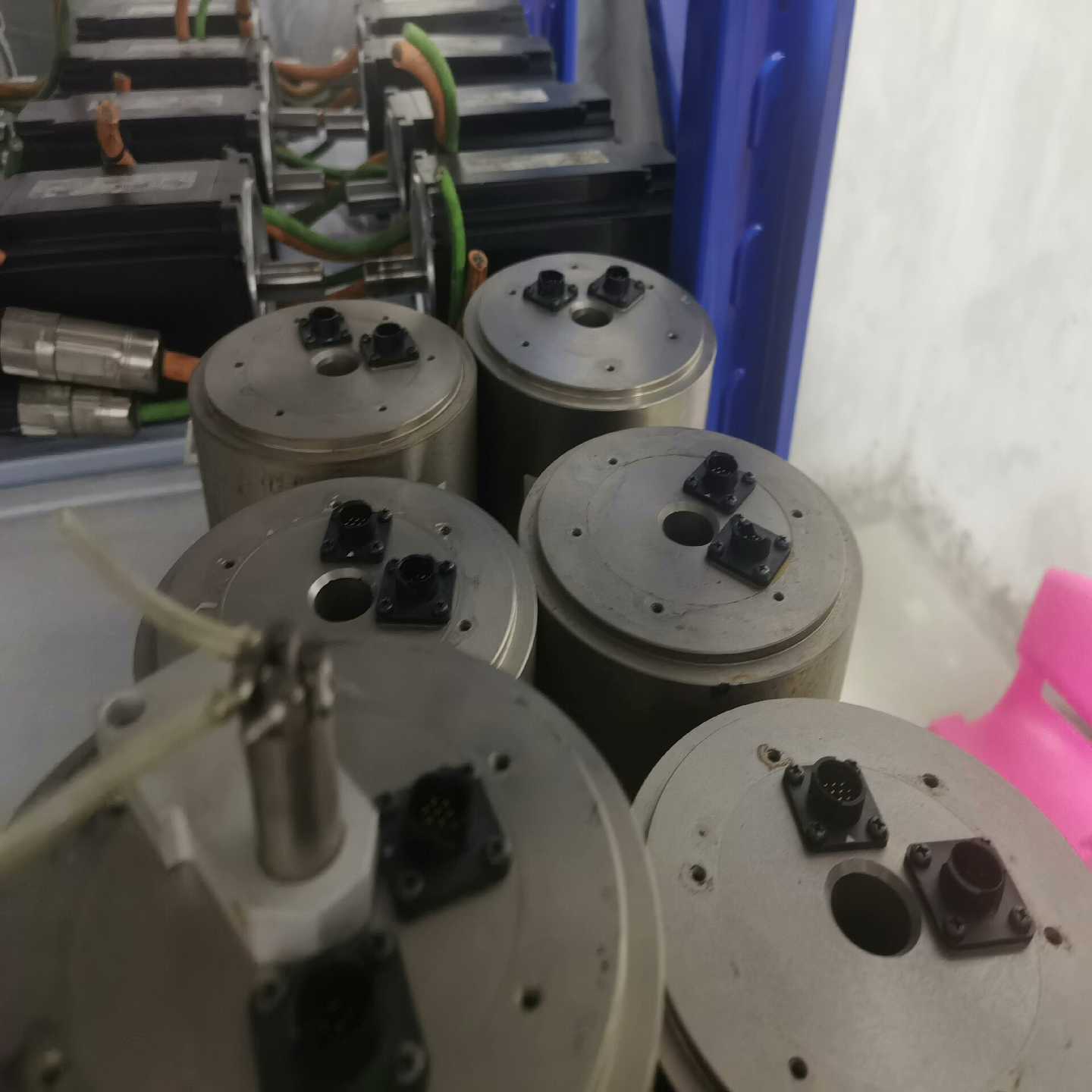 咨询-SGMCS-05B3C11安川直驱DD马达，9新，长
