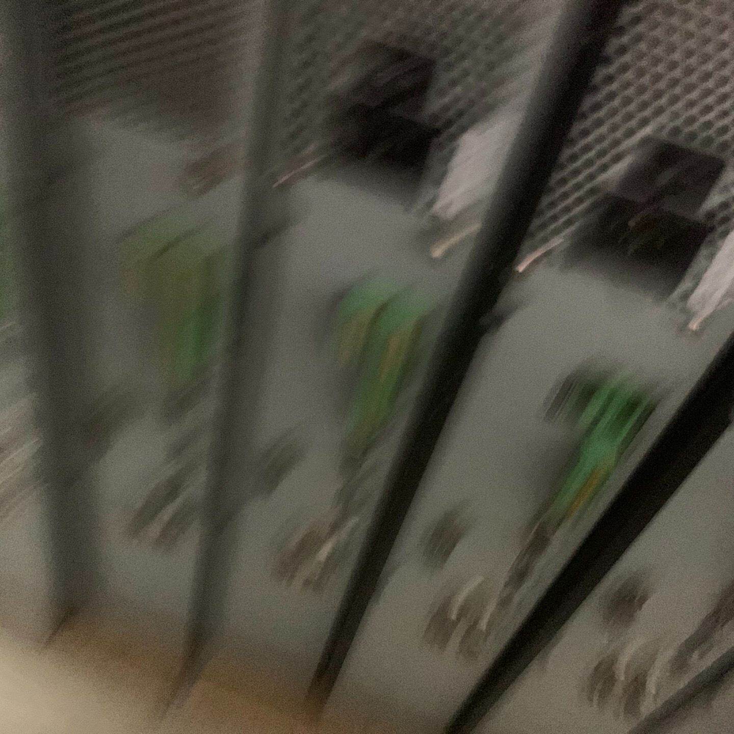 海康威视网络硬盘录像机32路4盘位实物实拍--议价商品