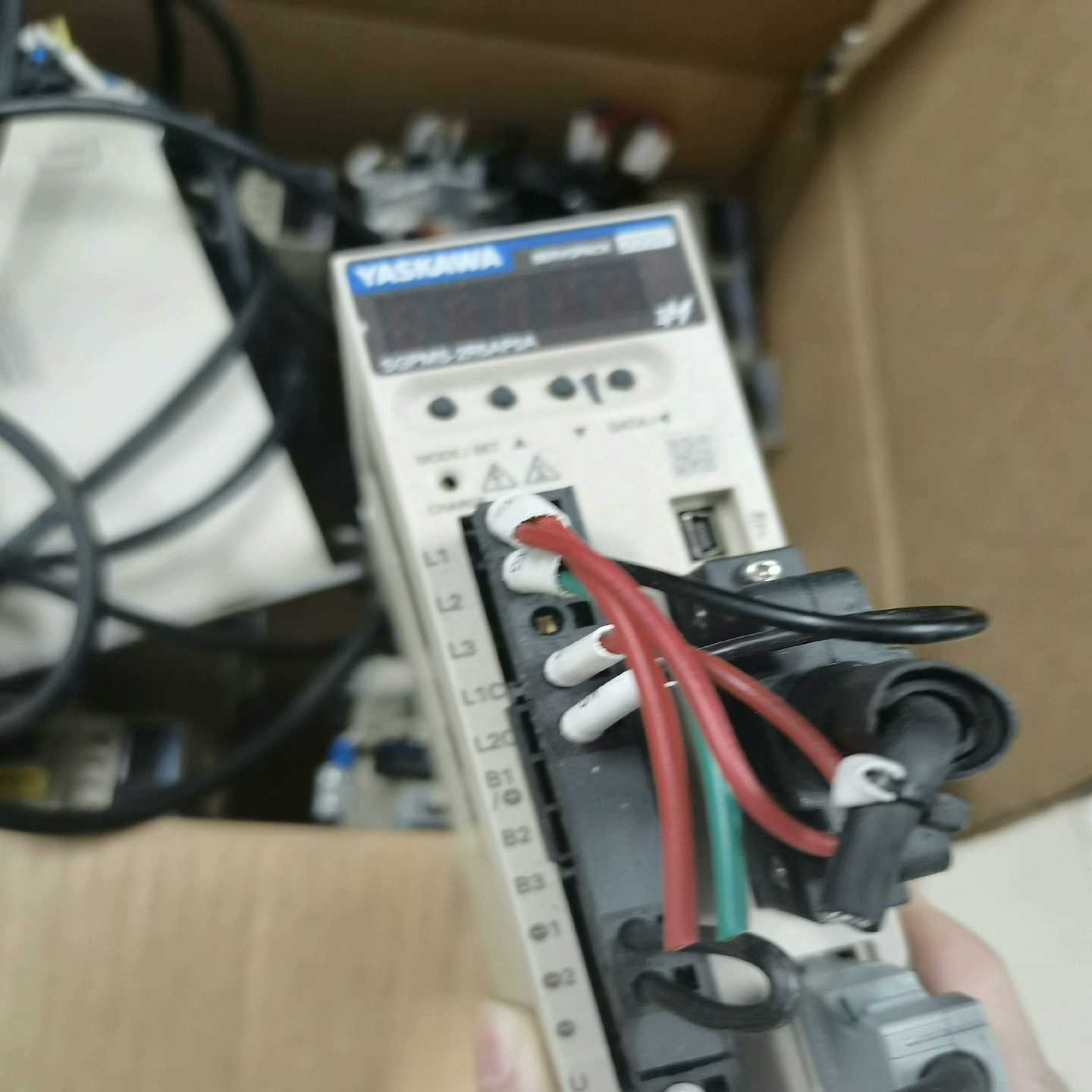 询价安川SGPMS-2R5AP0A，SGMMS-04ADC6S正
