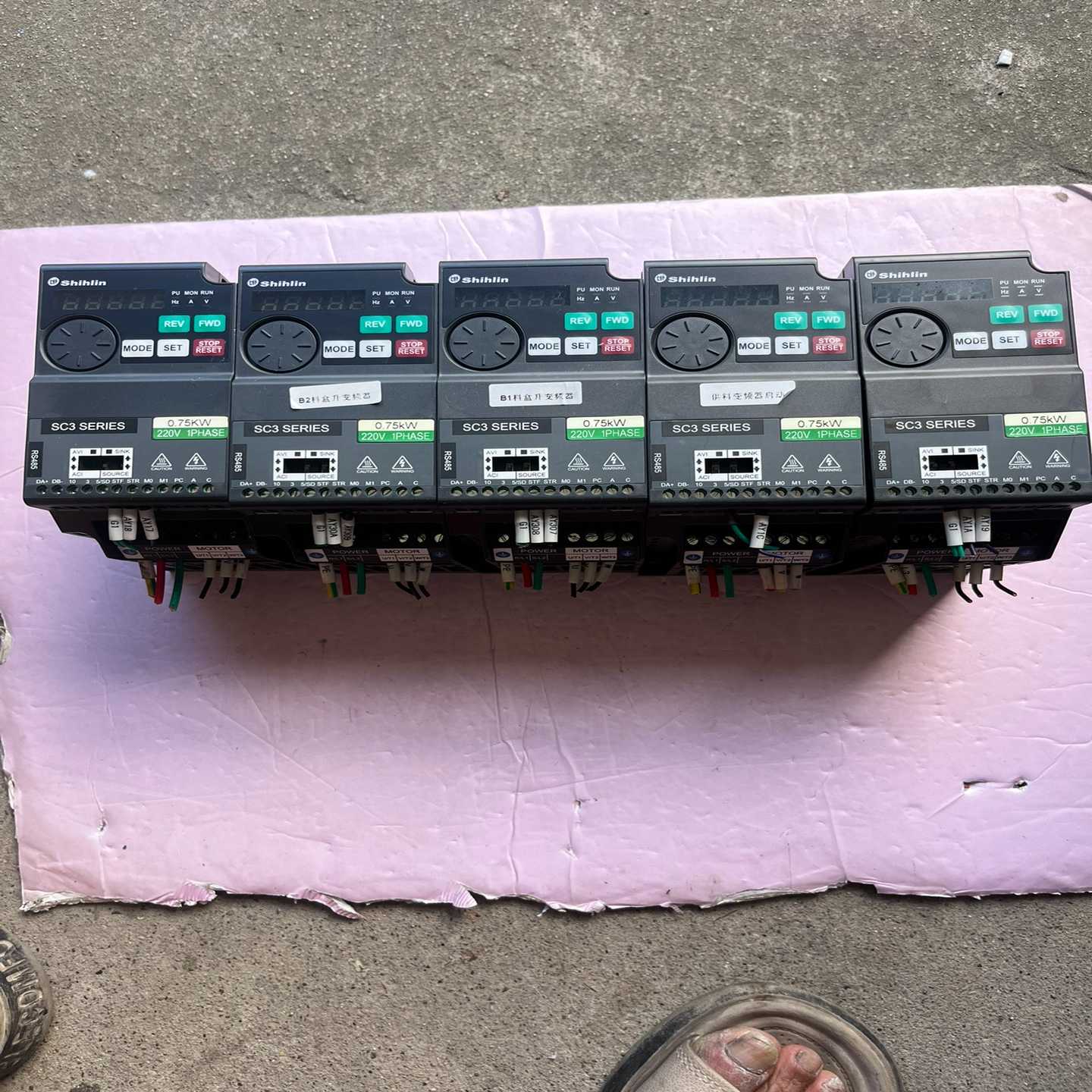 士林变频器SC3-021-0.75K，220V单相，0.75