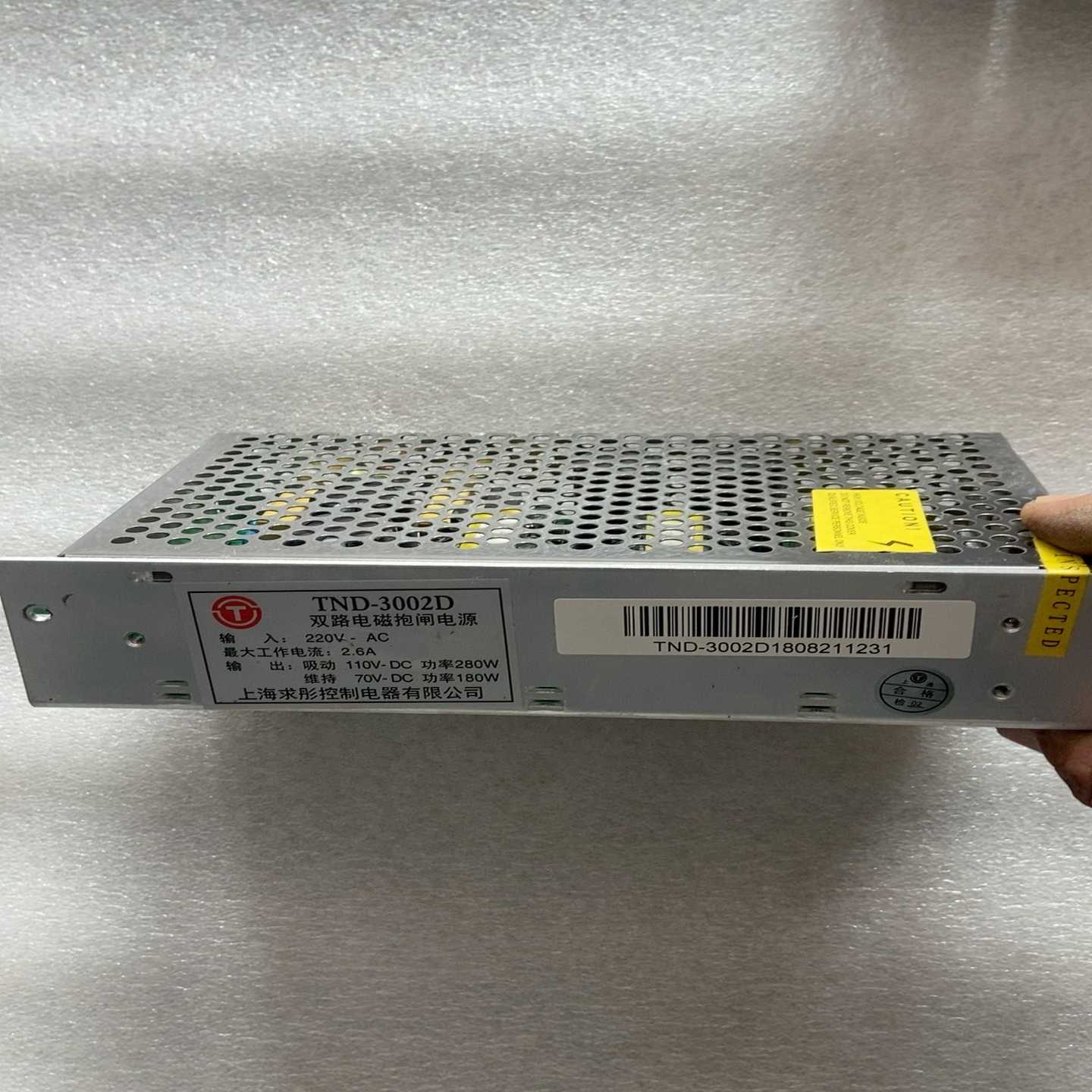 东芝VF-NC3C变频器5.5KW，实物拍摄，9成新，功能完--议价商品