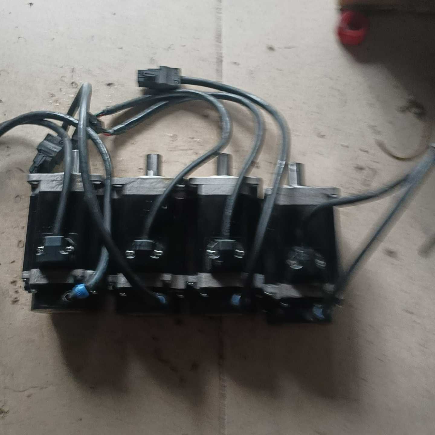 富士伺服电机GYB401D5-RC2，400W功率共4个每个--议价商品