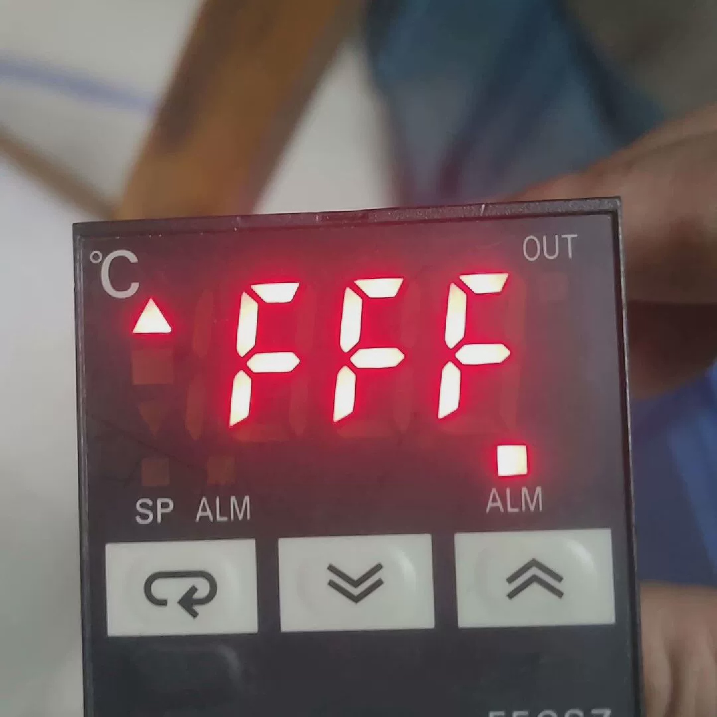 E5CSZ-R1T-B温控仪