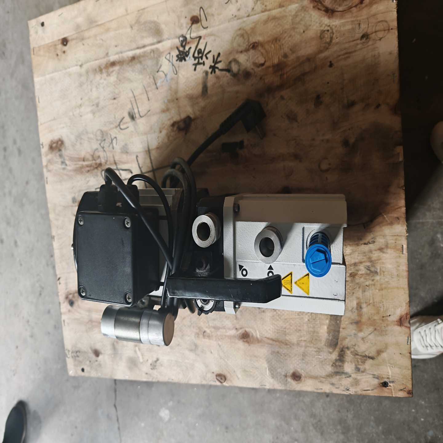 德国莱宝TRIVACD2.5E真空泵，型号140000E--议价商品