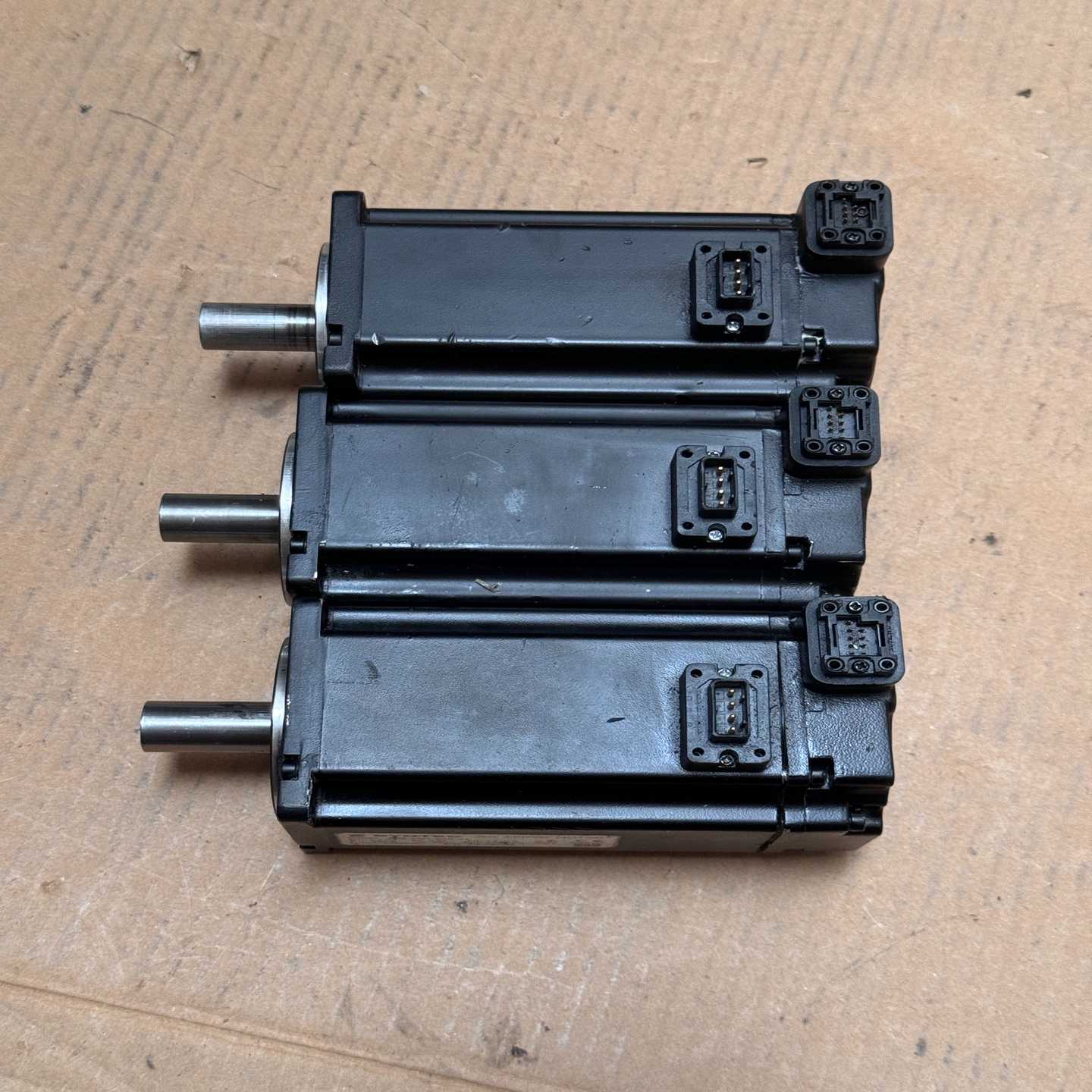 S08-AM1-60K-Z4新代伺服电机400W原装拆-议价