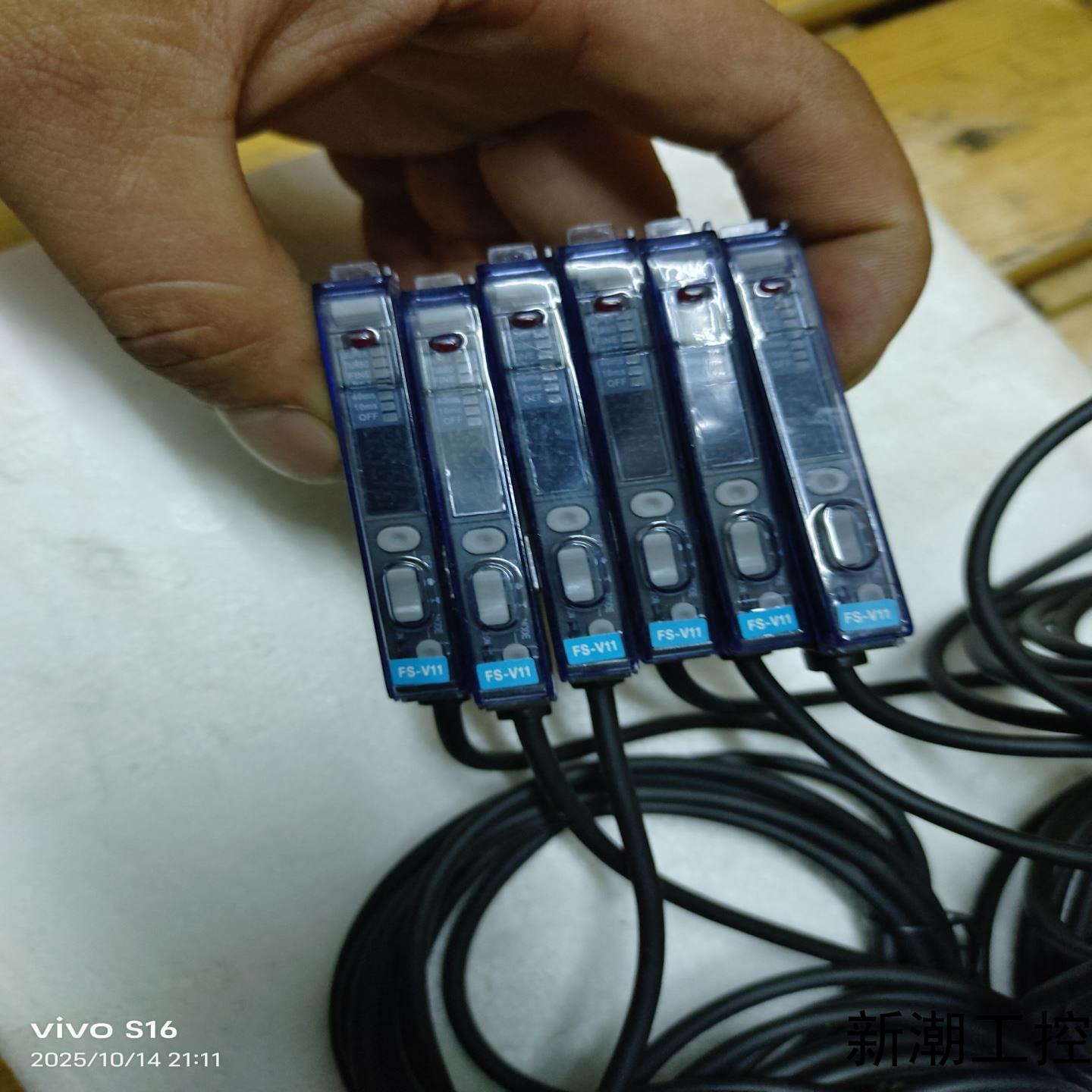 基恩士光纤放大器  FS-V1112-24VDC全新无包装议价商品