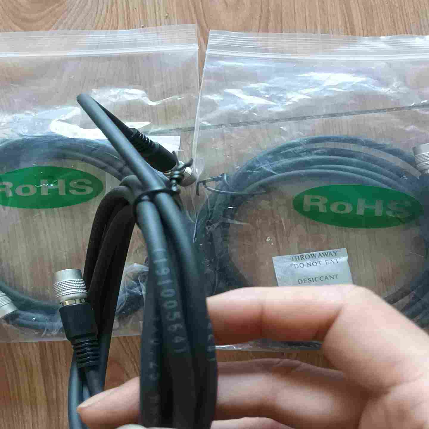 咨询-ROHS链接线3条，19100564有一条没包装