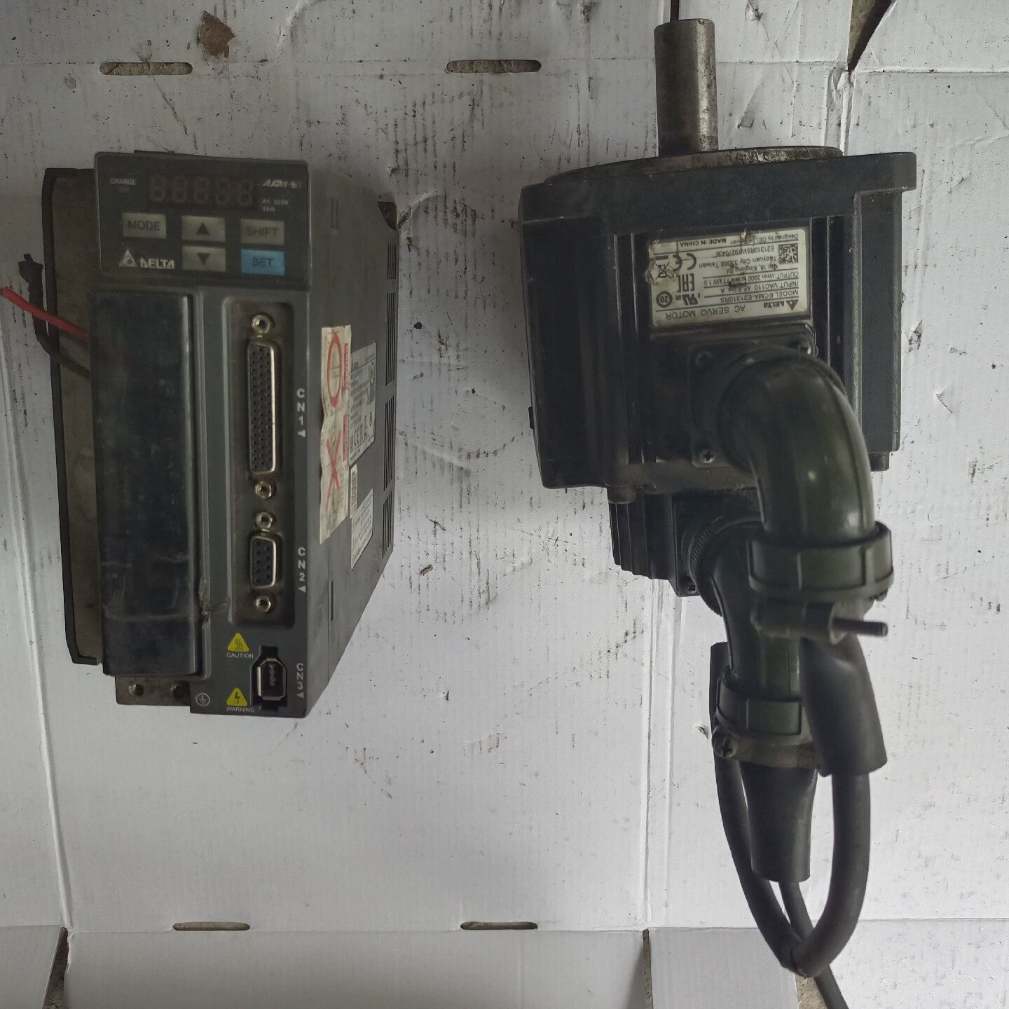 驱动器ASD-B2-1021-B驱动电机ECMA-E2131—议价