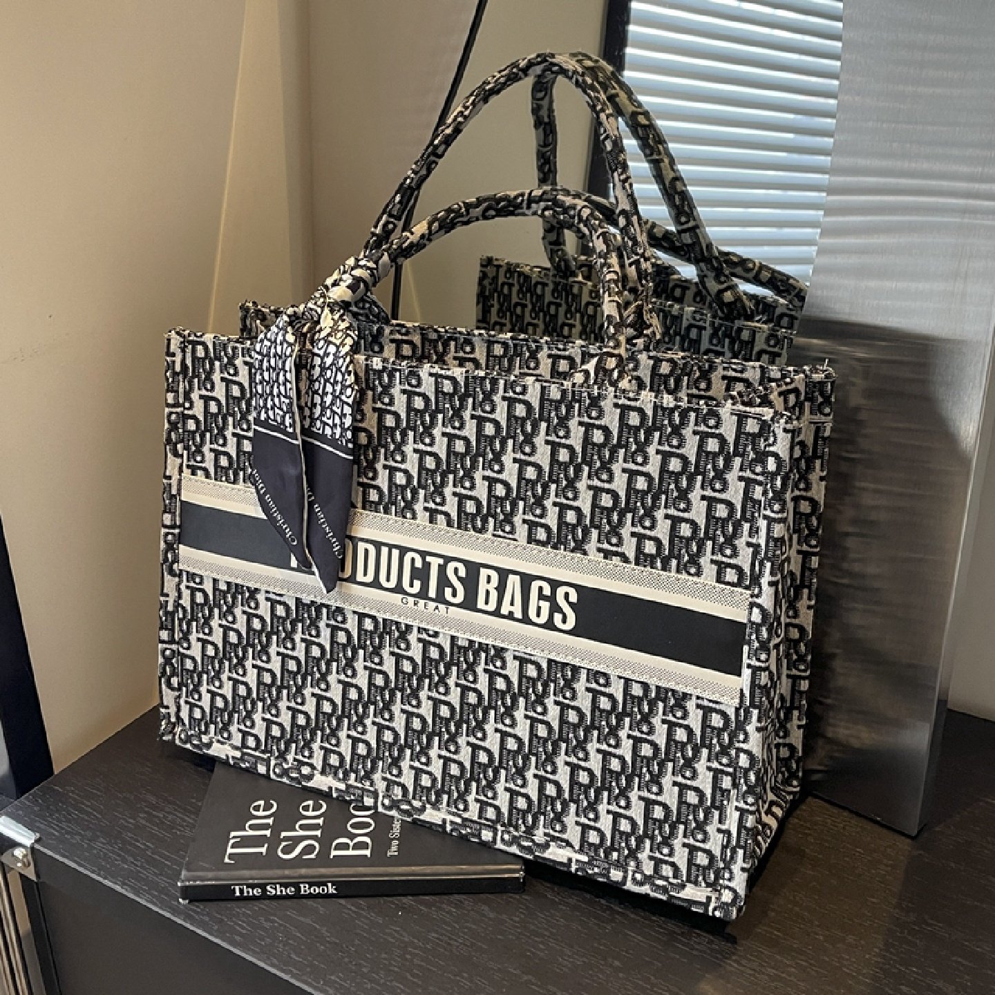 网红高级感帆布单肩包女2025新款流行手提通勤托特包大容量购物袋