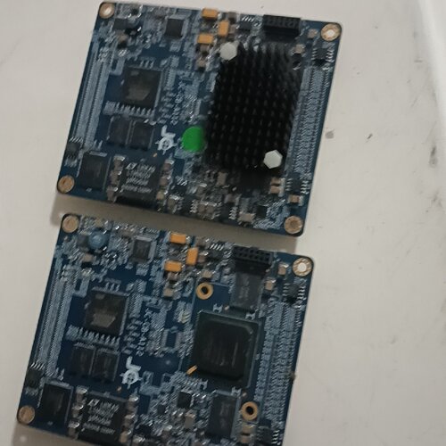 询价*XC6SLX45TFGG484D一片板子上面几个芯片