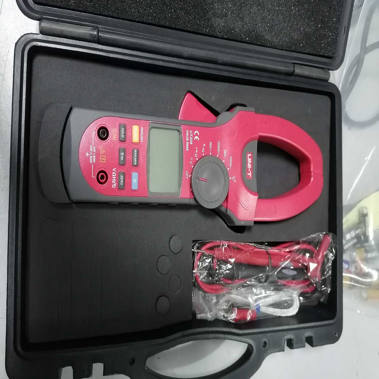 询价优利德UT208真有效值1000A交直流数字钳形表，基本全新