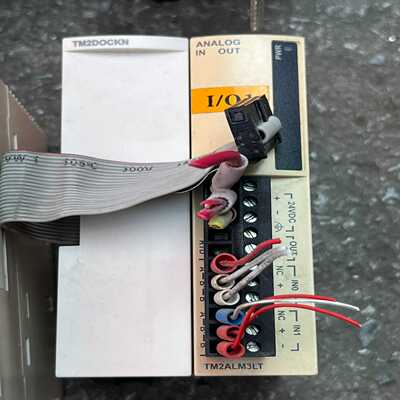 TM2DOCKN两个，一个安装脚破，TM2ALM3LT两个