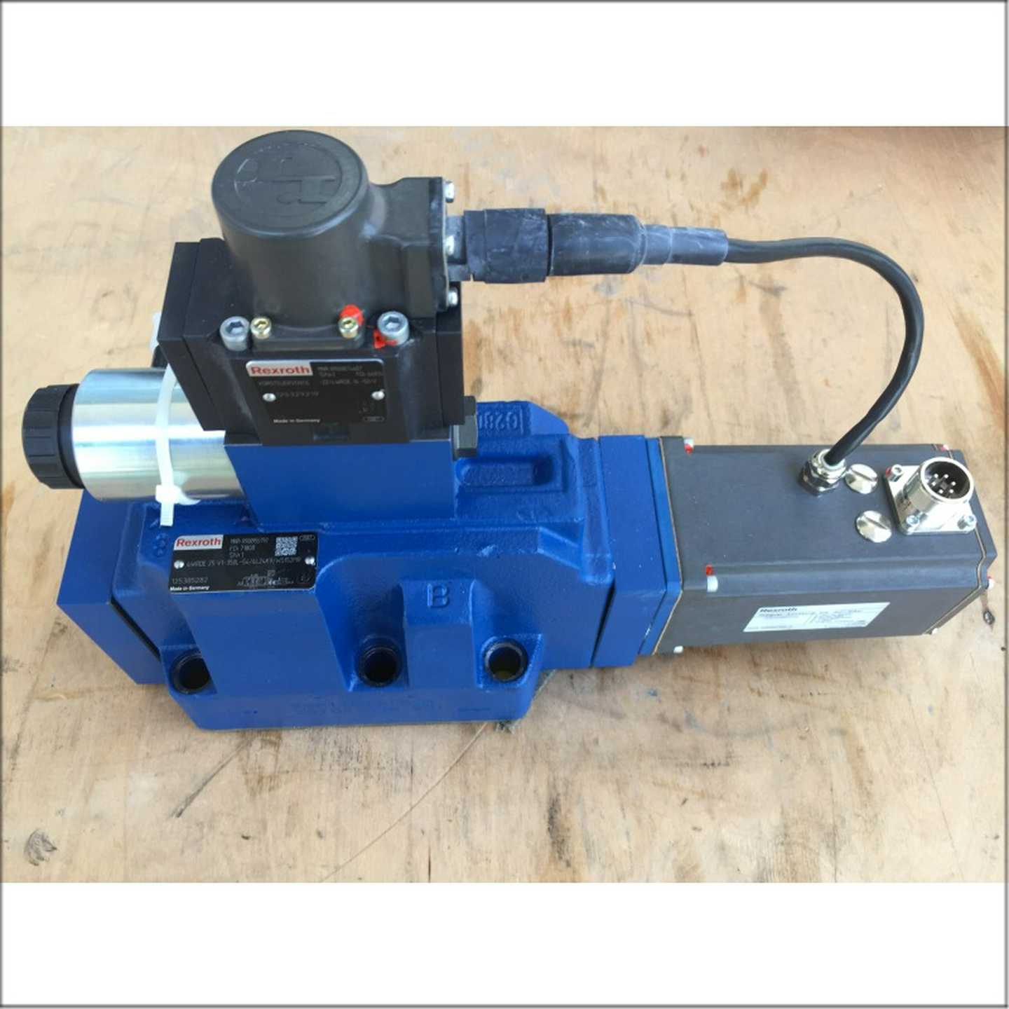 液压换向阀4WRDE25V1-350L-5X/6L24K9/WG152MR 电磁方