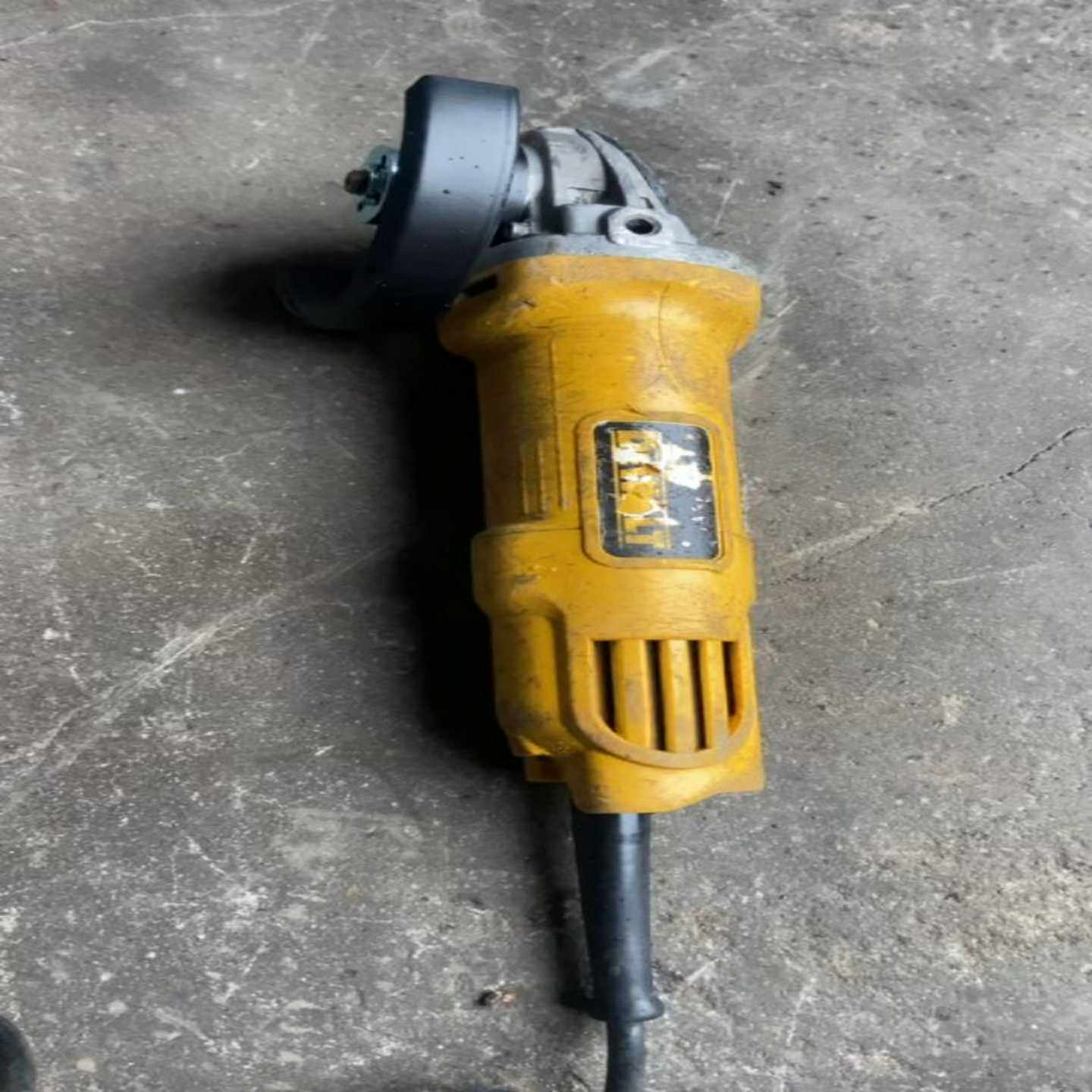 询价~得伟DWE8100T角磨机，220V，720W，正常使用，实